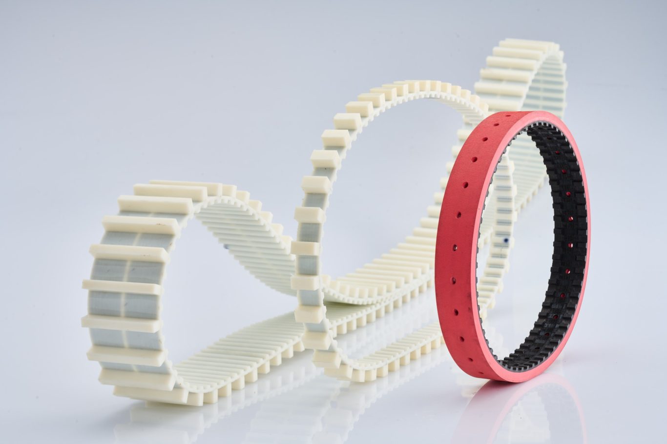 Es sind Transportbänder aus der Fördertechnik abgebildet.